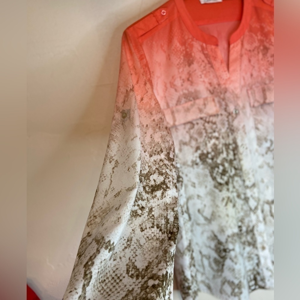 Calvin Klein~Sheer Ombré Snakeskin Blouse~Long Sleeve w/Button Tabs~Size 1X - Picture 11 of 16